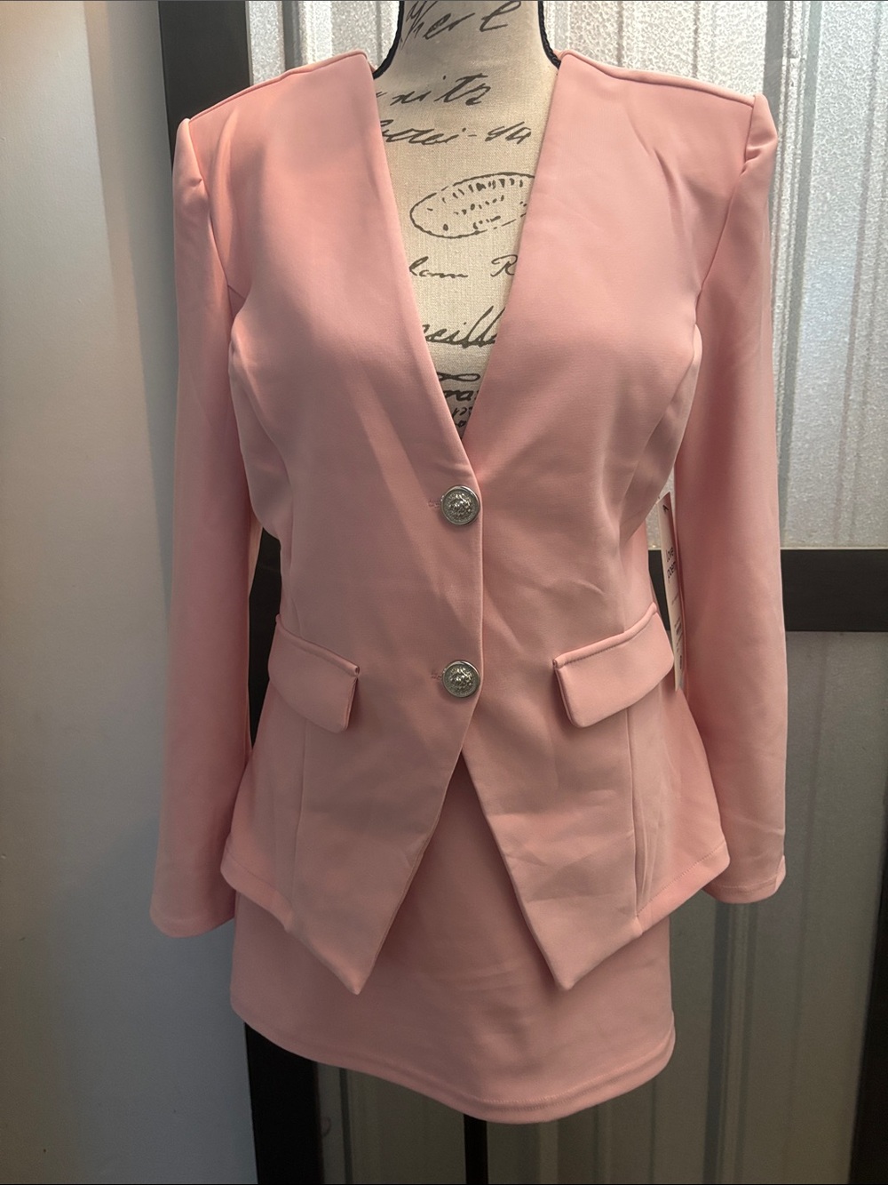 Tailored Pink Women's Blazer with Silver-Tone Buttons